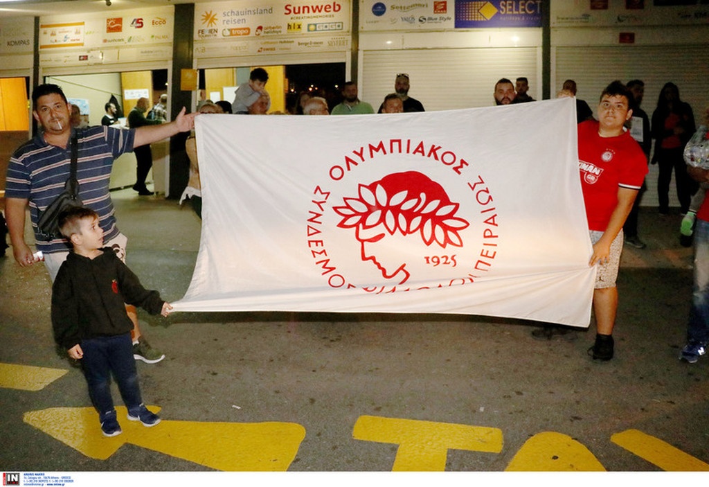 Η άφιξη του Ολυμπιακού στο Ηράκλειο σε εικόνες (photos)
