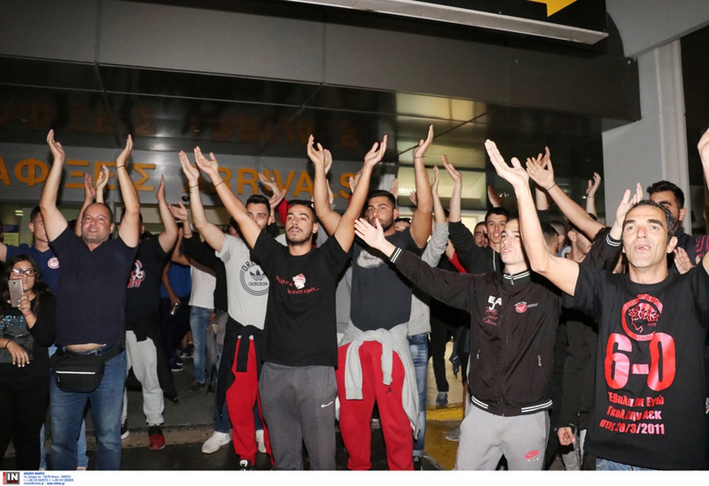 Η άφιξη του Ολυμπιακού στο Ηράκλειο σε εικόνες (photos)