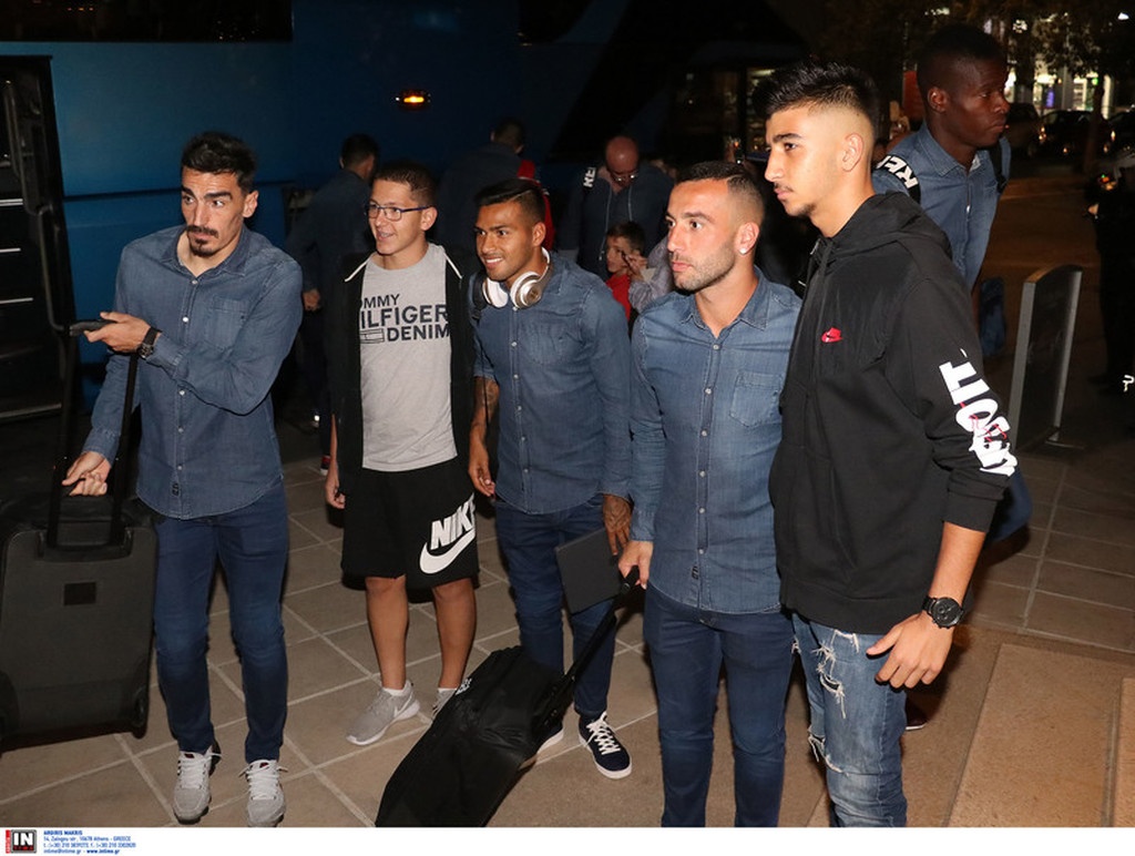 Η άφιξη του Ολυμπιακού στο Ηράκλειο σε εικόνες (photos)