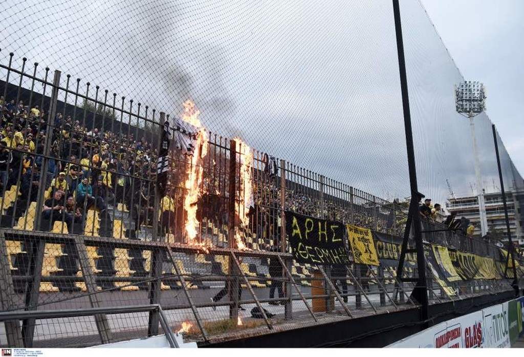 Άρης-ΠΑΟΚ: Έβαλαν «φωτιά» στο «Βικελίδης» (photos)