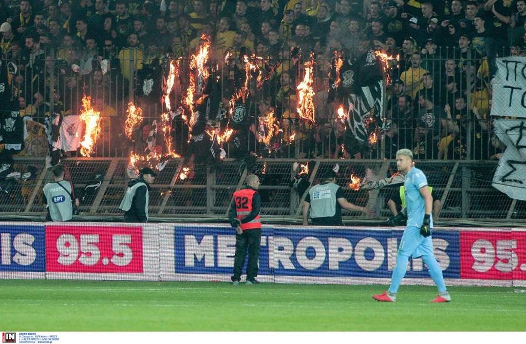 Άρης-ΠΑΟΚ: Τρομερά πράγματα, μπούκαραν στο γήπεδο με μάσκες! (photos)