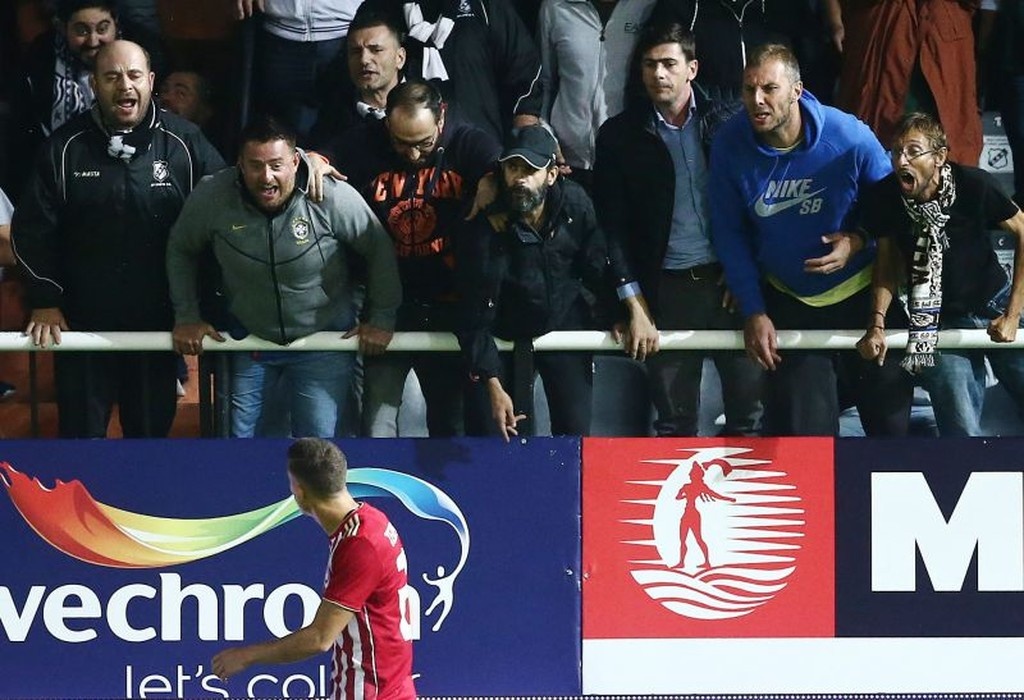 ΟΦΗ – Ολυμπιακός: Διάλογος παίκτη με την κερκίδα! (photos)