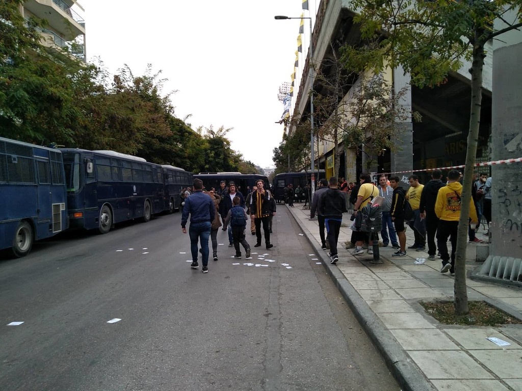 Άρης-ΠΑΟΚ: Τι συμβαίνει στο «Βικελίδης» πριν τη σέντρα - Συναγερμός στην αστυνομία (photos,video)