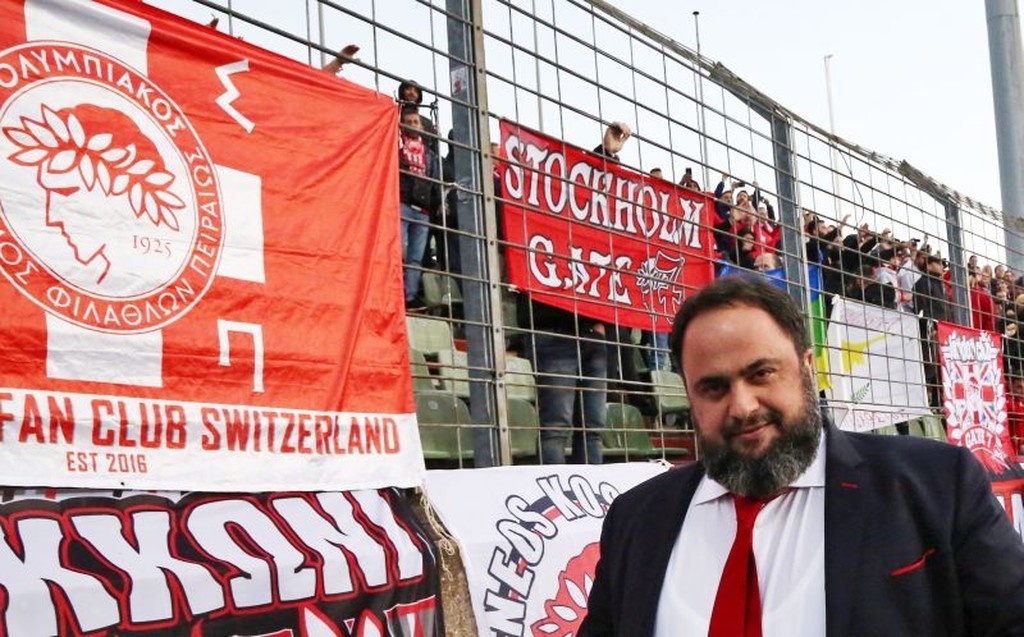 Ντουντελάνζ – Ολυμπιακός: Η βόλτα του Μαρινάκη μπροστά στην «ερυθρόλευκη» κερκίδα (photos)