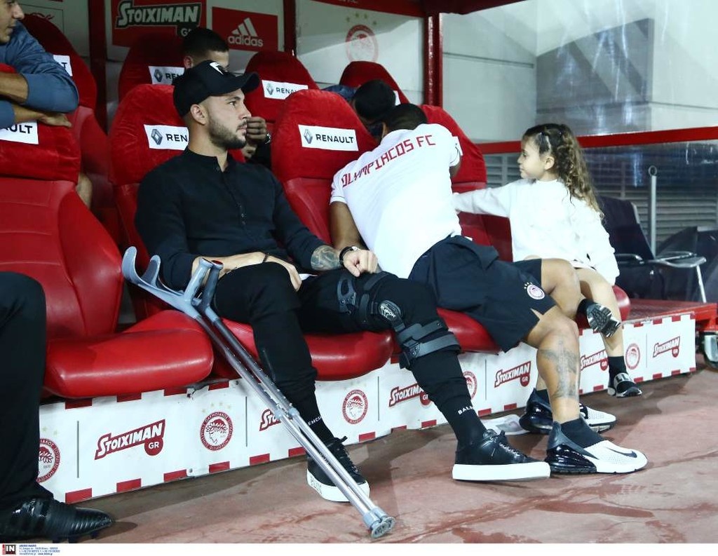 Ολυμπιακός-Απόλλων Σμύρνης: Στον πάγκο με πατερίτσες ο Γκερέρο (photos)