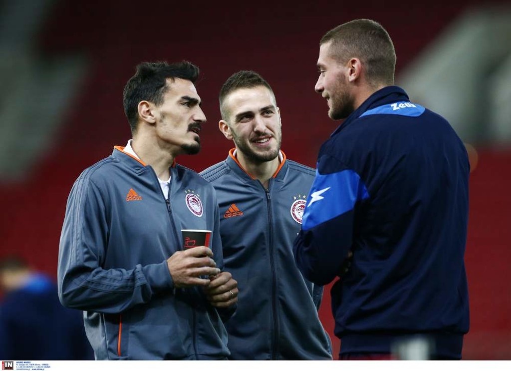 Ολυμπιακός-Απόλλων Σμύρνης: Με αυτόν τα είπε ο Λάζαρος πριν τη σέντρα (photo)