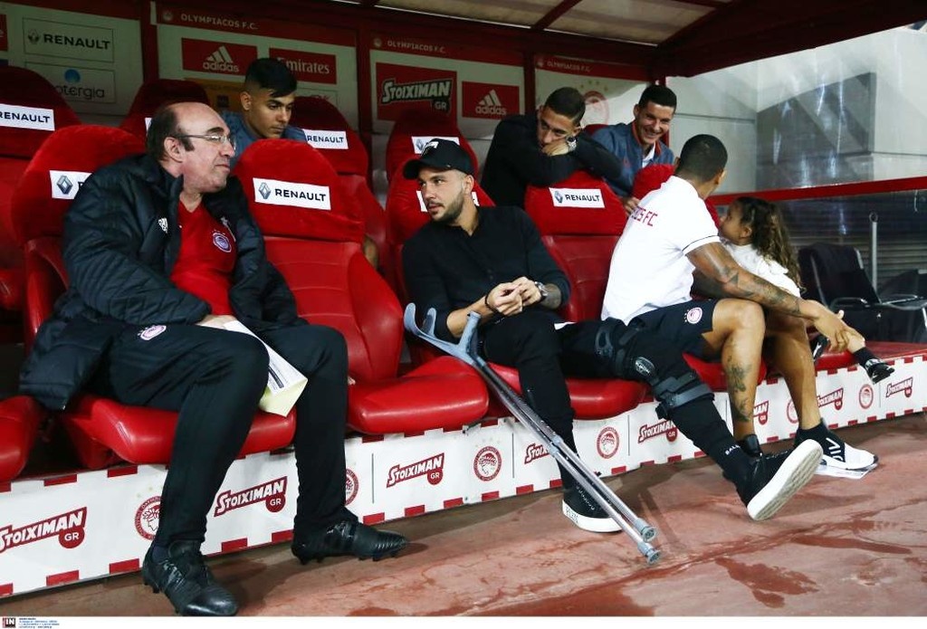 Ολυμπιακός-Απόλλων Σμύρνης: Στον πάγκο με πατερίτσες ο Γκερέρο (photos)