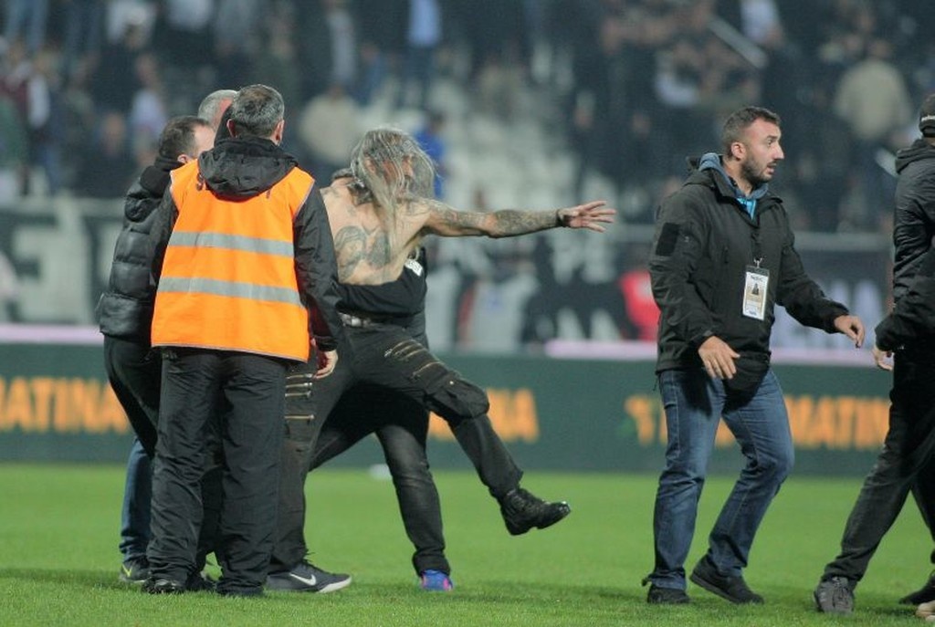 Οπαδός «μπούκαρε» στην Τούμπα με τη λήξη… από τη χαρά του! (photos)