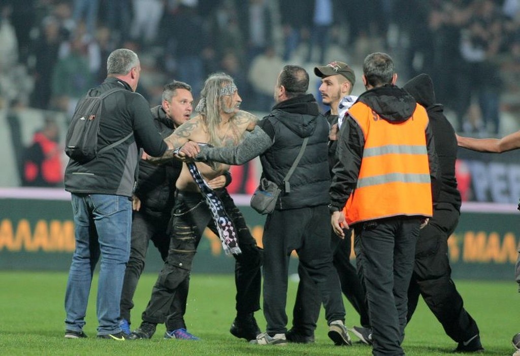 Οπαδός «μπούκαρε» στην Τούμπα με τη λήξη… από τη χαρά του! (photos)