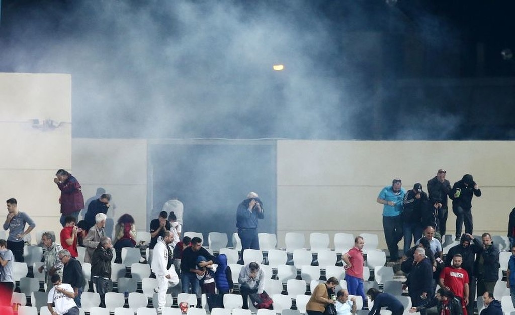 Σκηνές χάους στην Πάτρα, ορατό το -3 για τον Ολυμπιακό (video+photos)