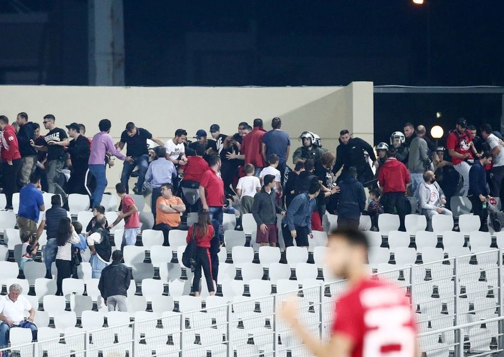 Σκηνές χάους στην Πάτρα, ορατό το -3 για τον Ολυμπιακό (video+photos)