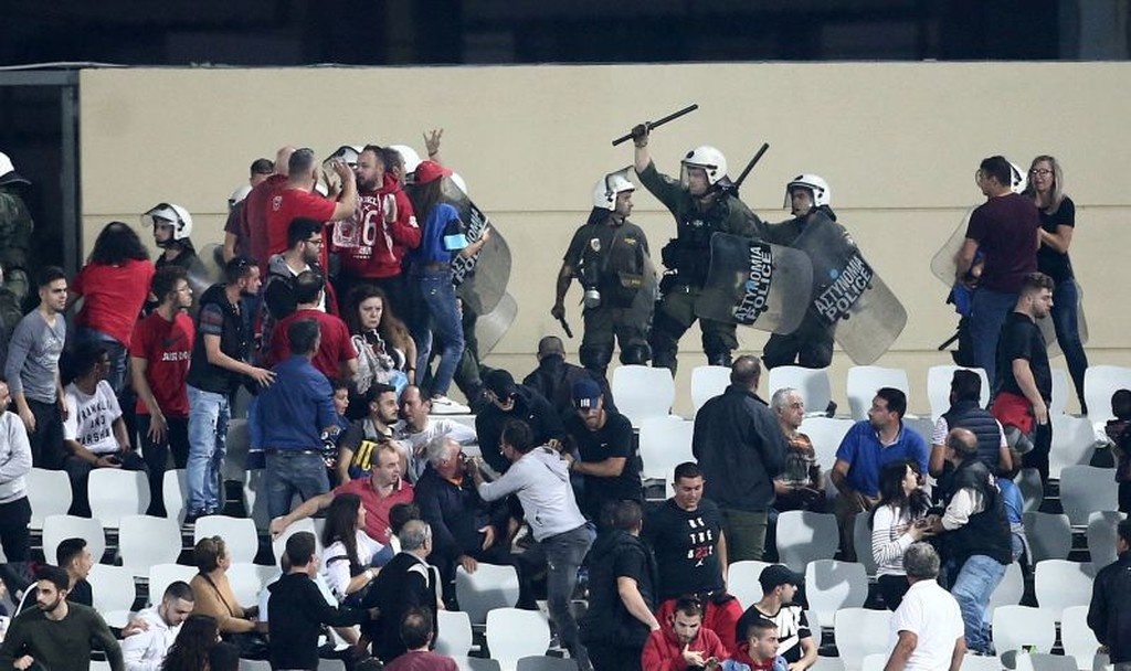 Σκηνές χάους στην Πάτρα, ορατό το -3 για τον Ολυμπιακό (video+photos)