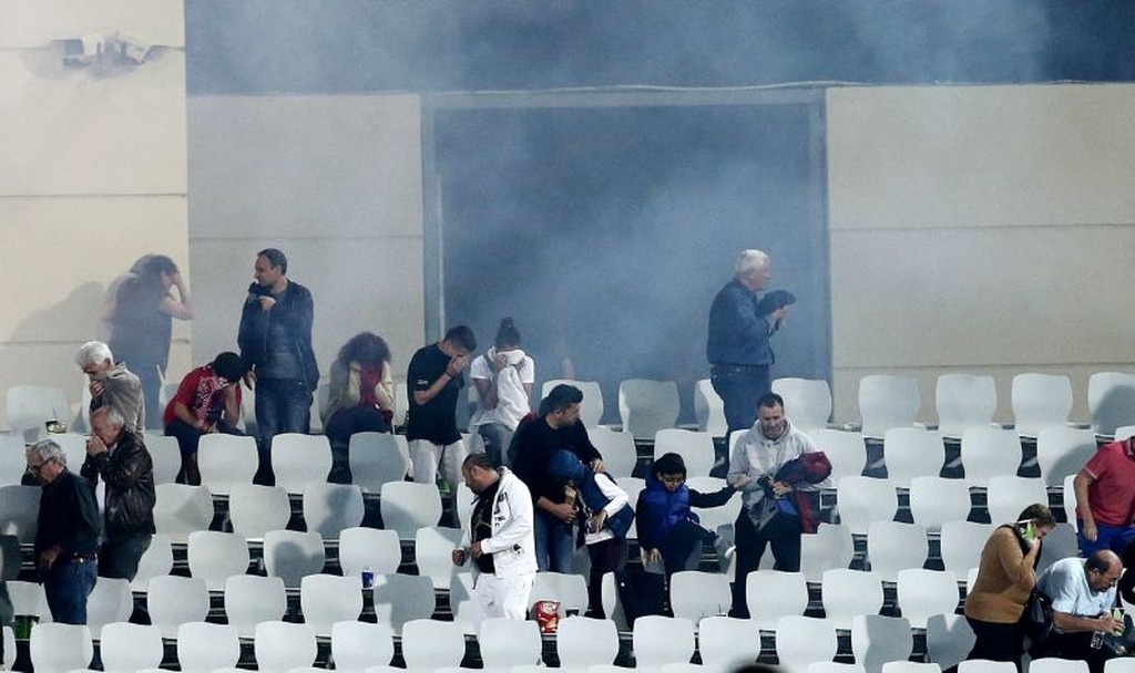 Σκηνές χάους στην Πάτρα, ορατό το -3 για τον Ολυμπιακό (video+photos)