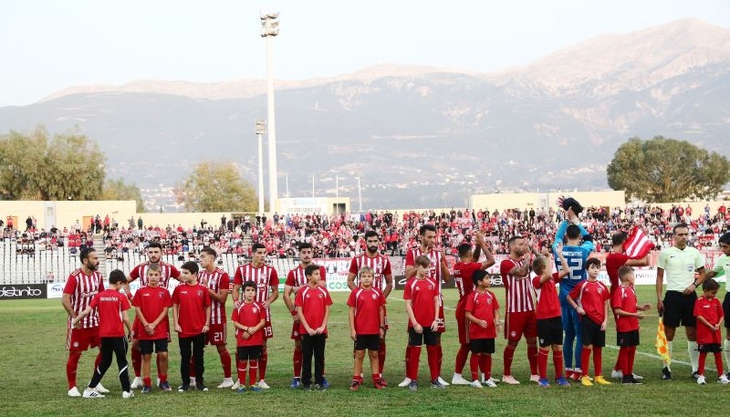 Παναχαϊκή – Ολυμπιακός: Ένταση, χημικά και διακοπή στην Πάτρα! (photos)