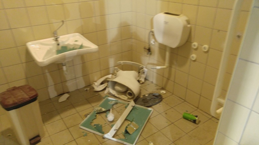 Τα έσπασαν στο Παμπελοποννησιακό Στάδιο οι οπαδοί του Ολυμπιακού (photos)