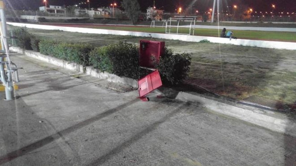 Τα έσπασαν στο Παμπελοποννησιακό Στάδιο οι οπαδοί του Ολυμπιακού (photos)
