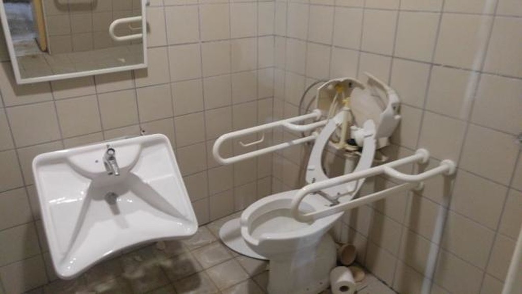 Τα έσπασαν στο Παμπελοποννησιακό Στάδιο οι οπαδοί του Ολυμπιακού (photos)
