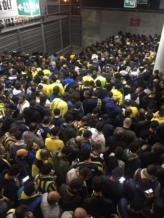 Η απίστευτη κίνηση των οπαδών της Φενερμπαχτσέ (photos)