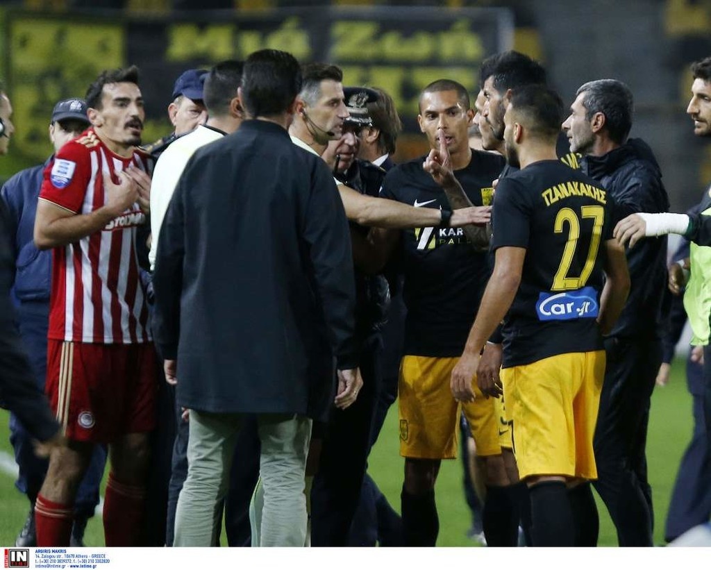 Άρης-Ολυμπιακός: Επεισόδιο Λάζαρου με Τζανακάκη-Σιώπη και ένταση στο ντέρμπι (photos)