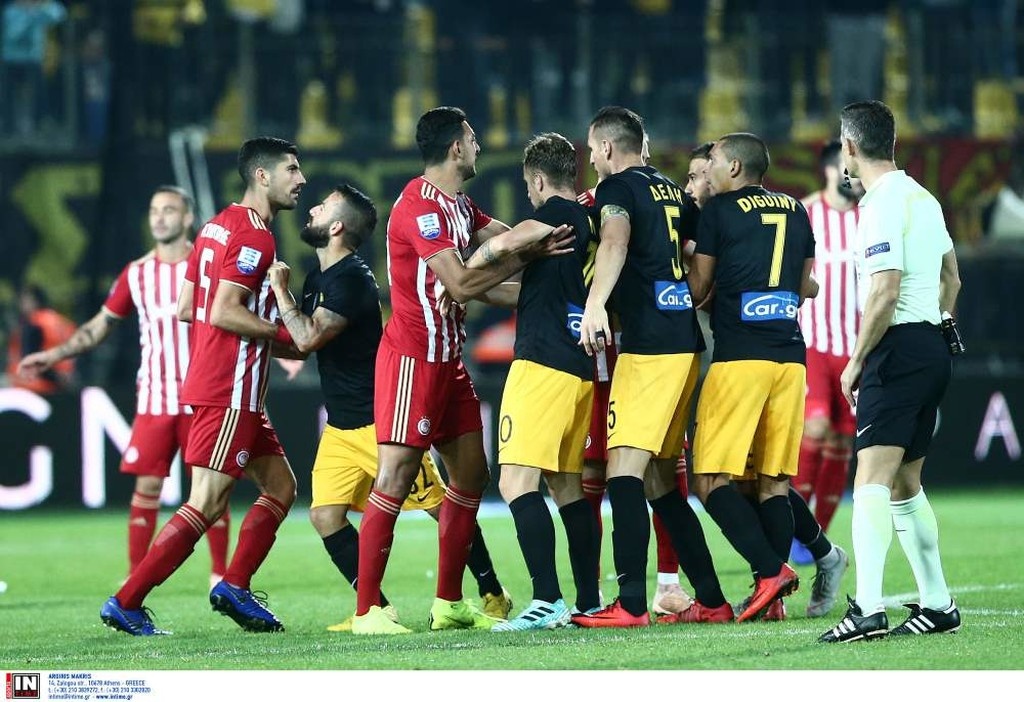 Άρης-Ολυμπιακός: «Πλακώθηκαν» Μπουχαλάκης-Ντιγκινί (photos)