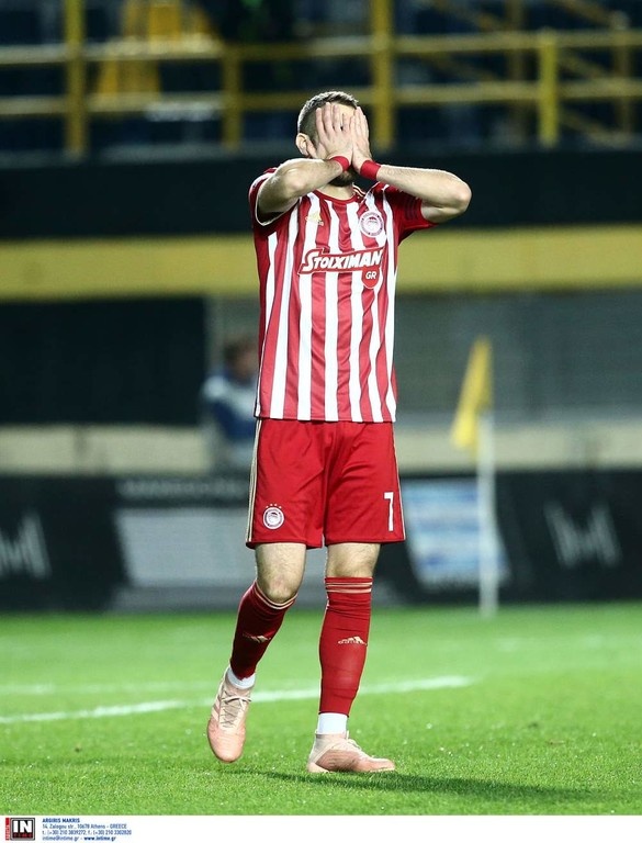 Άρης-Ολυμπιακός: Τραβούσε τα... μαλλιά του ο Φορτούνης (photos)