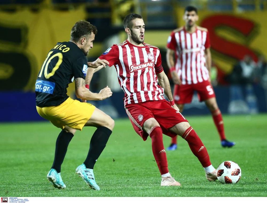 Άρης-Ολυμπιακός: Τραβούσε τα... μαλλιά του ο Φορτούνης (photos)