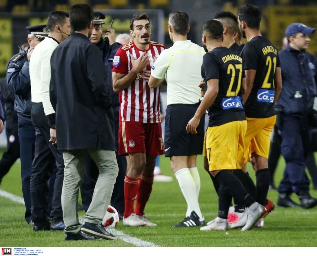 Άρης-Ολυμπιακός: Επεισόδιο Λάζαρου με Τζανακάκη-Σιώπη και ένταση στο ντέρμπι (photos)