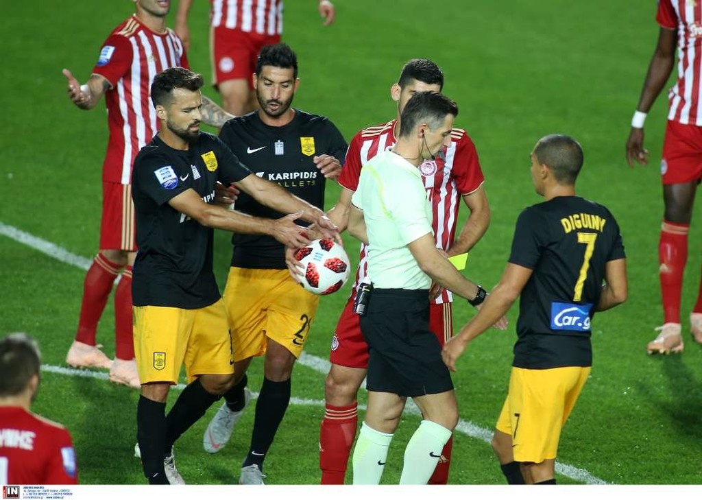Άρης-Ολυμπιακός: «Πλακώθηκαν» Μπουχαλάκης-Ντιγκινί (photos)
