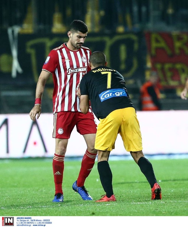 Άρης-Ολυμπιακός: «Πλακώθηκαν» Μπουχαλάκης-Ντιγκινί (photos)