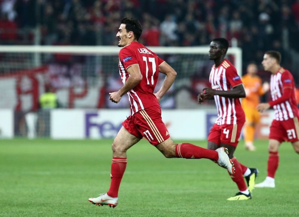 Ολυμπιακός-Ντουντελάνζ: «Τρέλα» Λάζαρου με το ψαλίδι και αγκαλιά με Καραπαπά (photos)