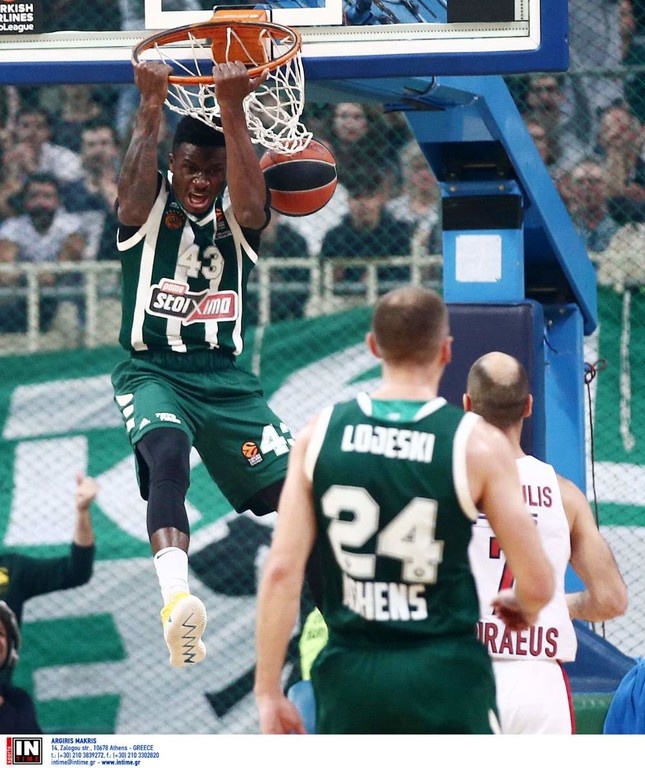 Αποθέωσε τον Θανάση ο Γιάννης Αντετοκούνμπο (photo)