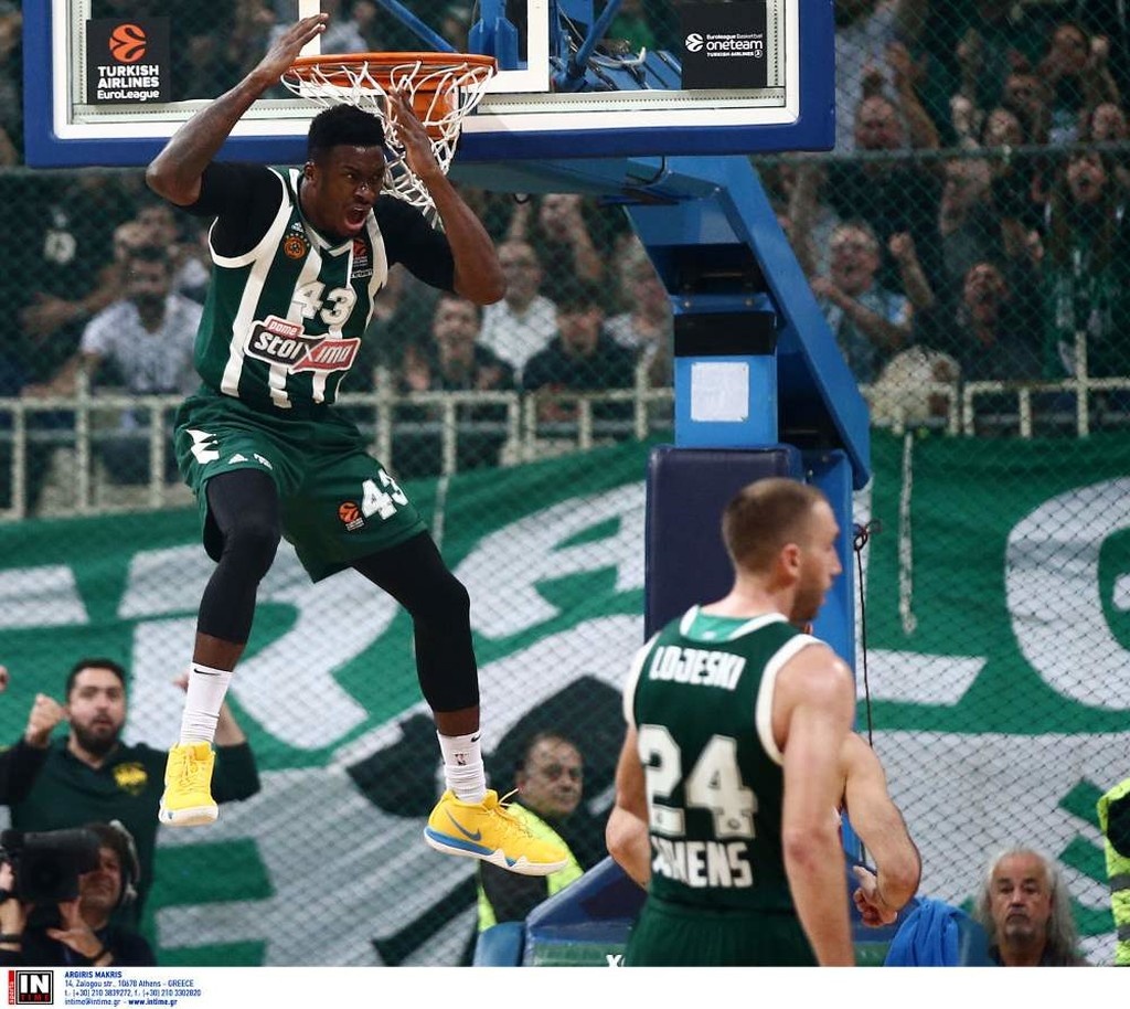 Αποθέωσε τον Θανάση ο Γιάννης Αντετοκούνμπο (photo)