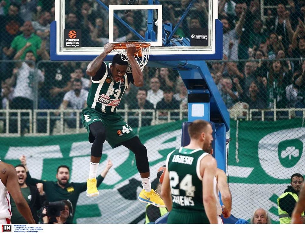 Αποθέωσε τον Θανάση ο Γιάννης Αντετοκούνμπο (photo)