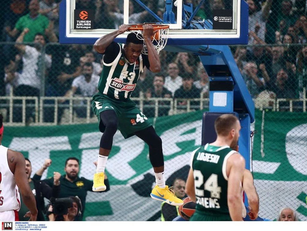 Αποθέωσε τον Θανάση ο Γιάννης Αντετοκούνμπο (photo)