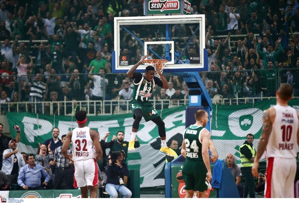 Αποθέωσε τον Θανάση ο Γιάννης Αντετοκούνμπο (photo)