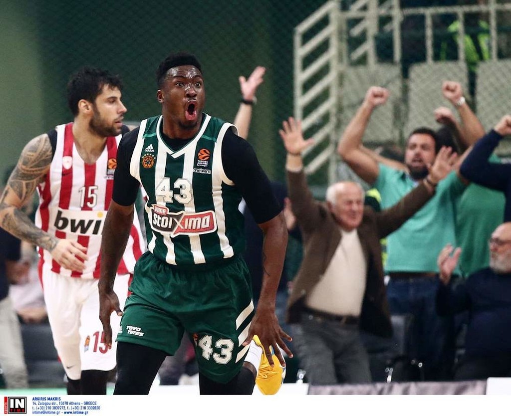 Αποθέωσε τον Θανάση ο Γιάννης Αντετοκούνμπο (photo)