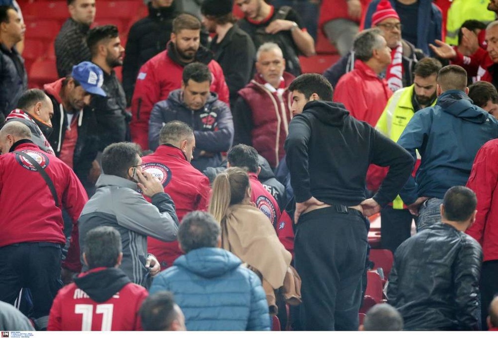 Οπαδός του Ολυμπιακού έχασε τις αισθήσεις του, αγωνία για την κατάστασή του (photos)