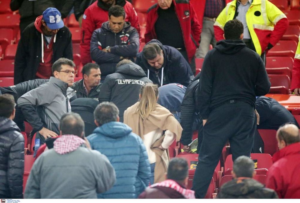 Οπαδός του Ολυμπιακού έχασε τις αισθήσεις του, αγωνία για την κατάστασή του (photos)