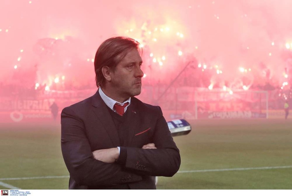 Ολυμπιακός-Παναθηναϊκός: Χαμός και καθυστέρηση στο ντέρμπι - Έβαλαν «φωτιά» στις εξέδρες (photos)