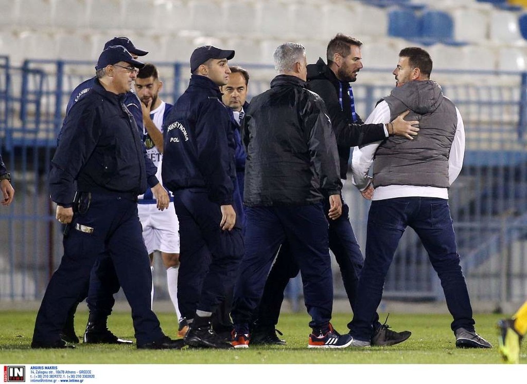Χαμός στη Ριζούπολη: Ένταση και «πέσιμο» στο διαιτητή μετά το «διπλό» του Άρη (photos)