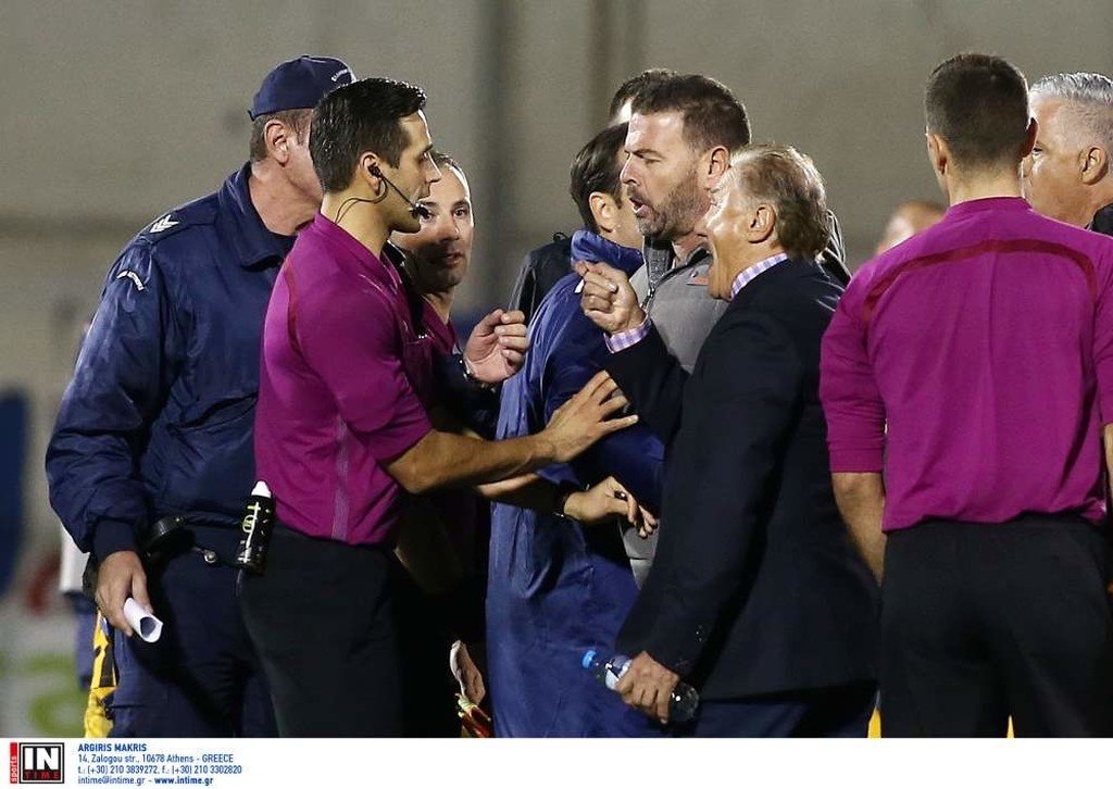 Χαμός στη Ριζούπολη: Ένταση και «πέσιμο» στο διαιτητή μετά το «διπλό» του Άρη (photos)