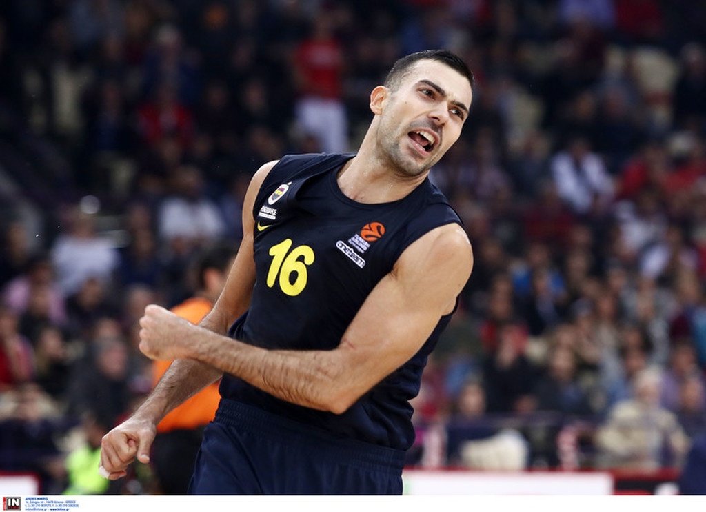 Ολυμπιακός-Φενέρμπαχτσε: Ο πανηγυρισμός Σλούκα που έβαλε «μπουρλότο» στο ΣΕΦ (photos)