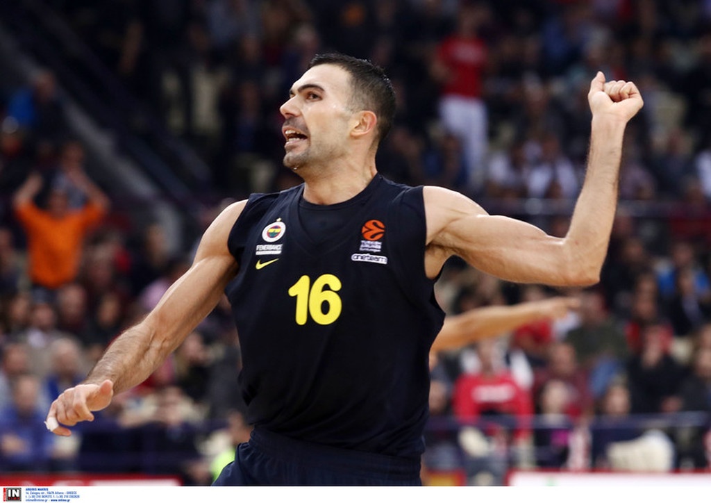 Ολυμπιακός-Φενέρμπαχτσε: Ο πανηγυρισμός Σλούκα που έβαλε «μπουρλότο» στο ΣΕΦ (photos)