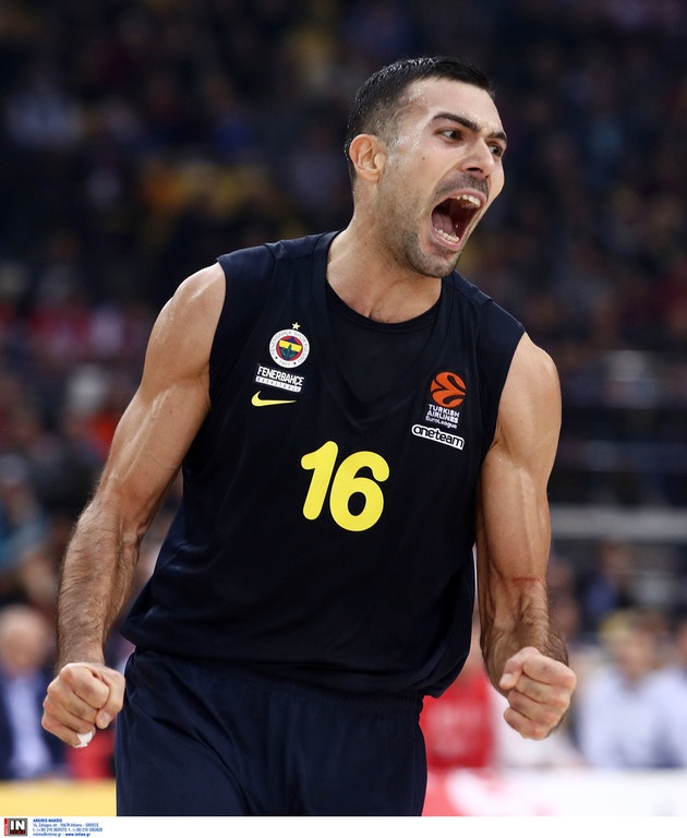 Ολυμπιακός-Φενέρμπαχτσε: Ο πανηγυρισμός Σλούκα που έβαλε «μπουρλότο» στο ΣΕΦ (photos)