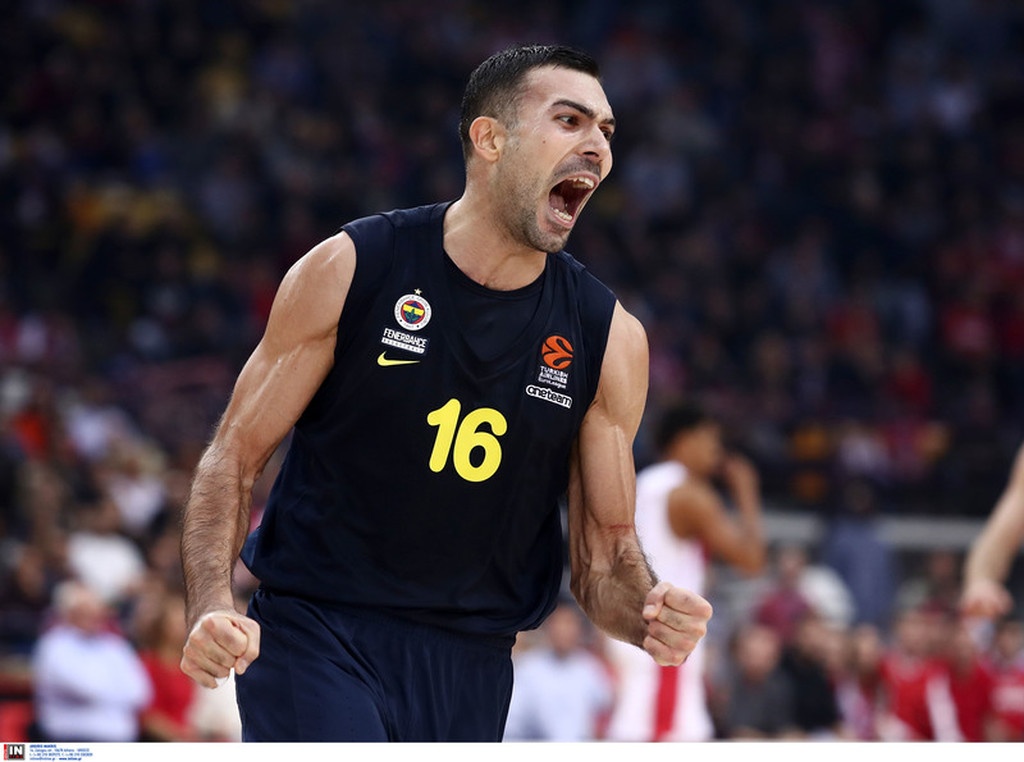 Ολυμπιακός-Φενέρμπαχτσε: Ο πανηγυρισμός Σλούκα που έβαλε «μπουρλότο» στο ΣΕΦ (photos)