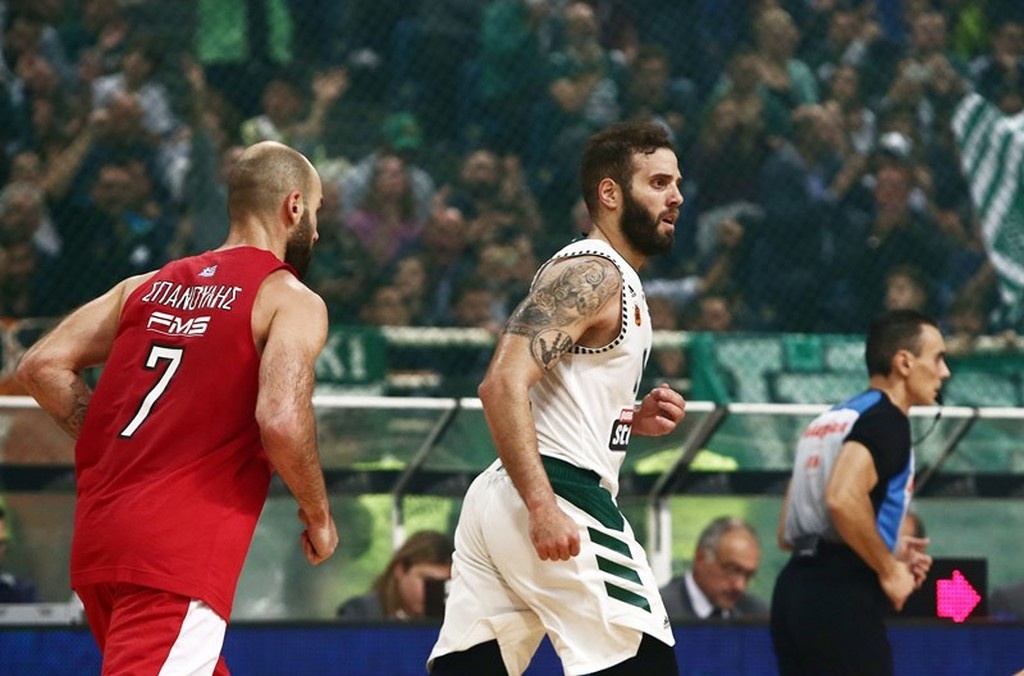 Απέναντί του κάνει… Παππάδες! (photos+videos)