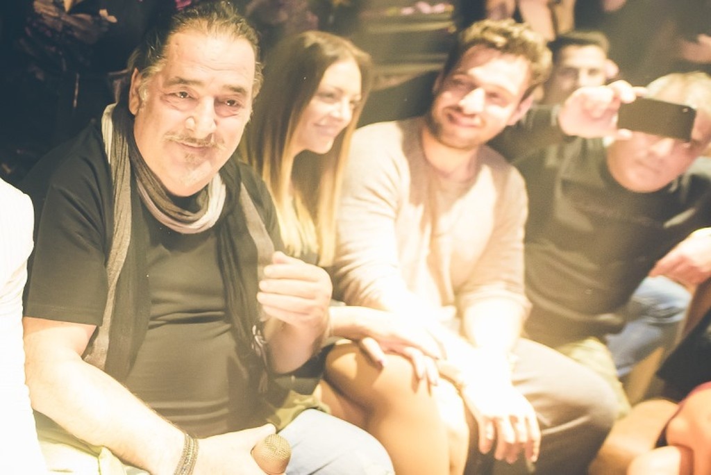 Ο Βασίλης Καρράς διασκέδασε στον Ηλία Βρεττό- Δείτε ποιοι άλλοι βρέθηκαν στο TOKYO THEATER ATHENS