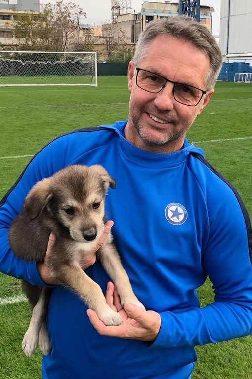 Ο Νταμίρ Κάναντι ψάχνει… σπίτι για αδέσποτα (photos)