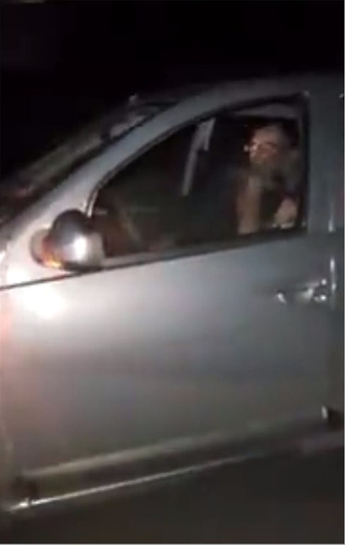 Ζευγάρι το έκανε μέσα σε εν κινήσει αυτοκίνητο! (photos)