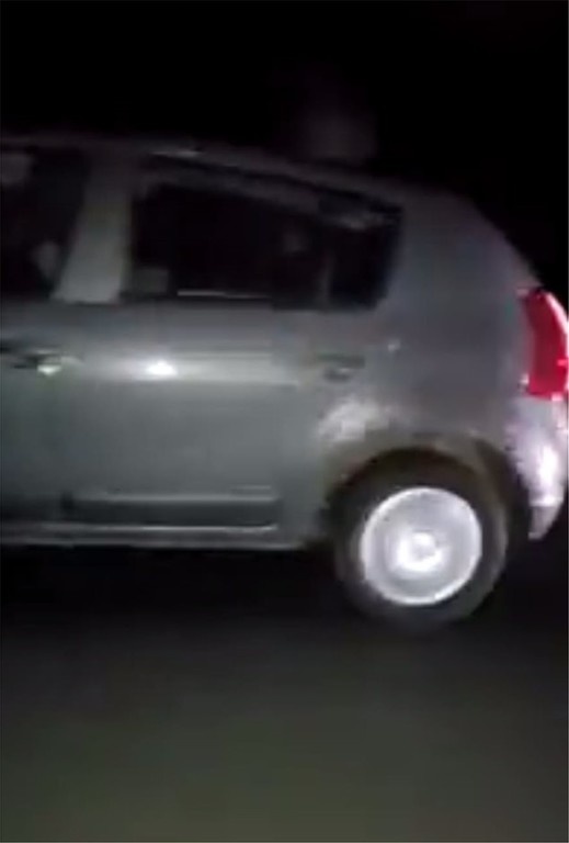 Ζευγάρι το έκανε μέσα σε εν κινήσει αυτοκίνητο! (photos)